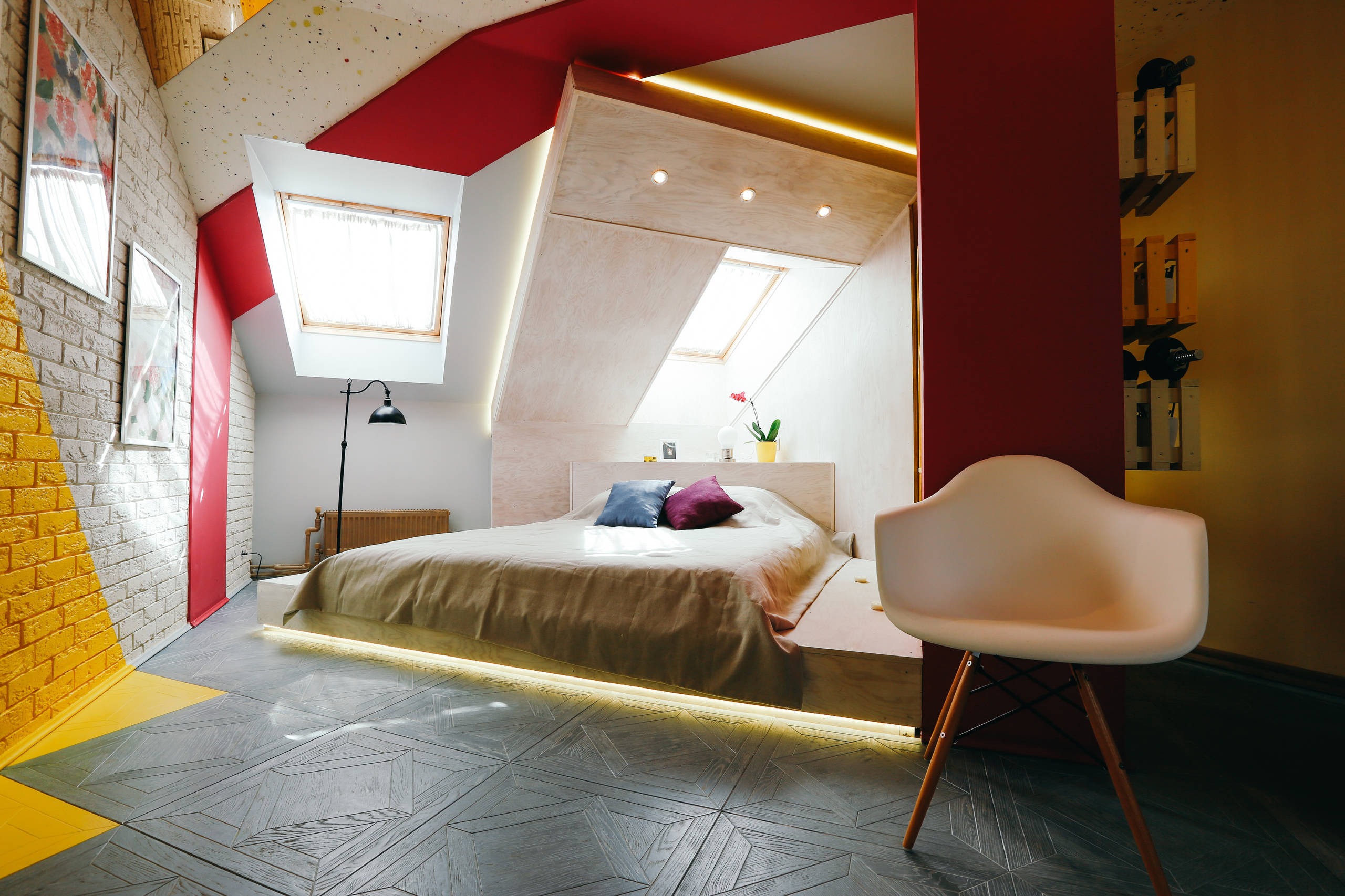 Интерьер спальни с подсветкой настенной, подсветкой светодиодной и с подсветкой в современном стиле