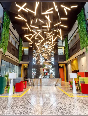 Интерьер с проходной и с подсветкой  смотреть на Basicdecor