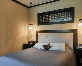 Интерьер спальни cветильниками над кроватью  смотреть на Basicdecor