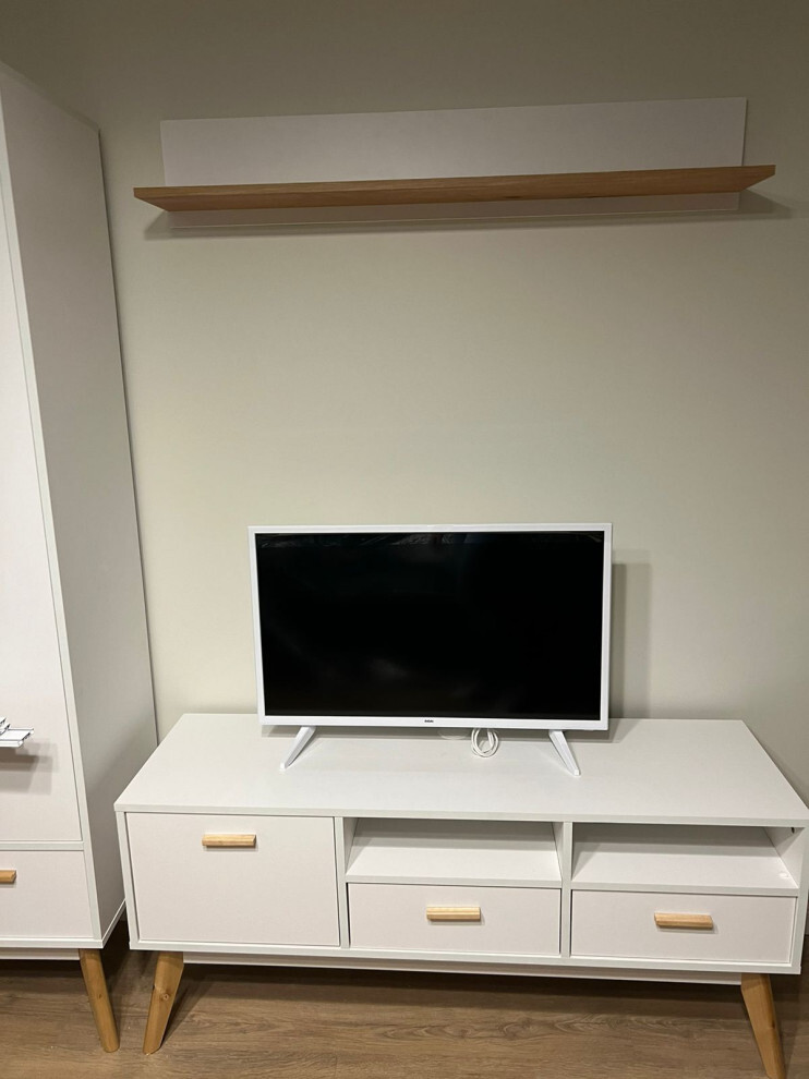 Интерьер cтеной с телевизором, телевизором на стене и нишей для телевизора в скандинавском стиле