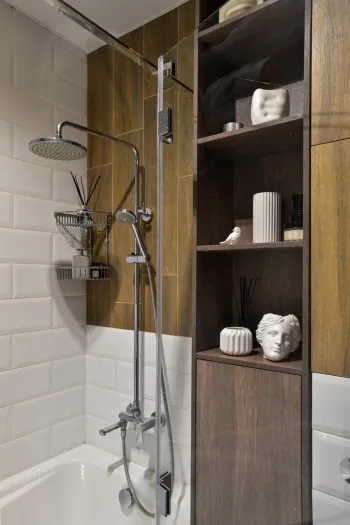 Интерьер ванной с душевой из плитки  смотреть на Basicdecor