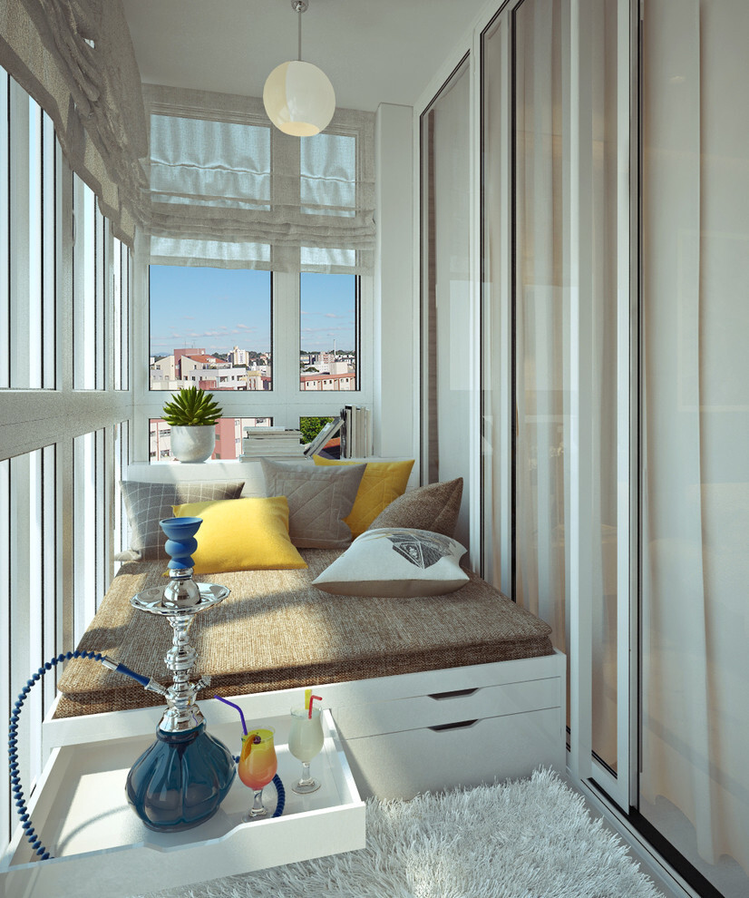 Интерьер балкона с окном, балконом и панорамными окнами в современном стиле