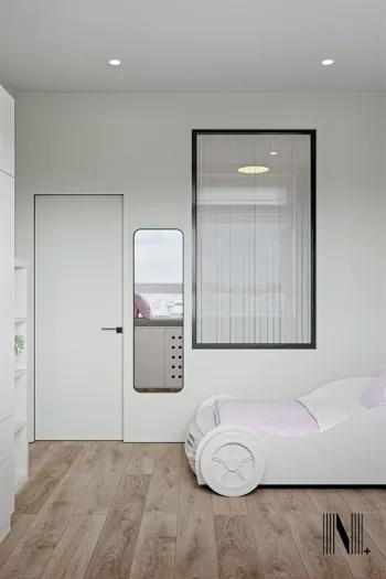 Интерьер детской с зеркалом на двери и дверными жалюзи  смотреть на Basicdecor