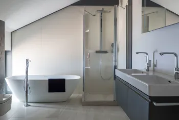 Интерьер ванной с без окна в современном стиле смотреть на Basicdecor
