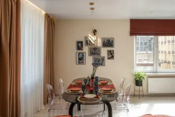 Интерьер столовой cветильниками над столом  смотреть на Basicdecor