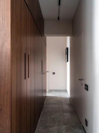 Интерьер с проходной в современном стиле смотреть на Basicdecor