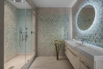 Интерьер ванной с душевой из плитки в современном стиле смотреть на Basicdecor
