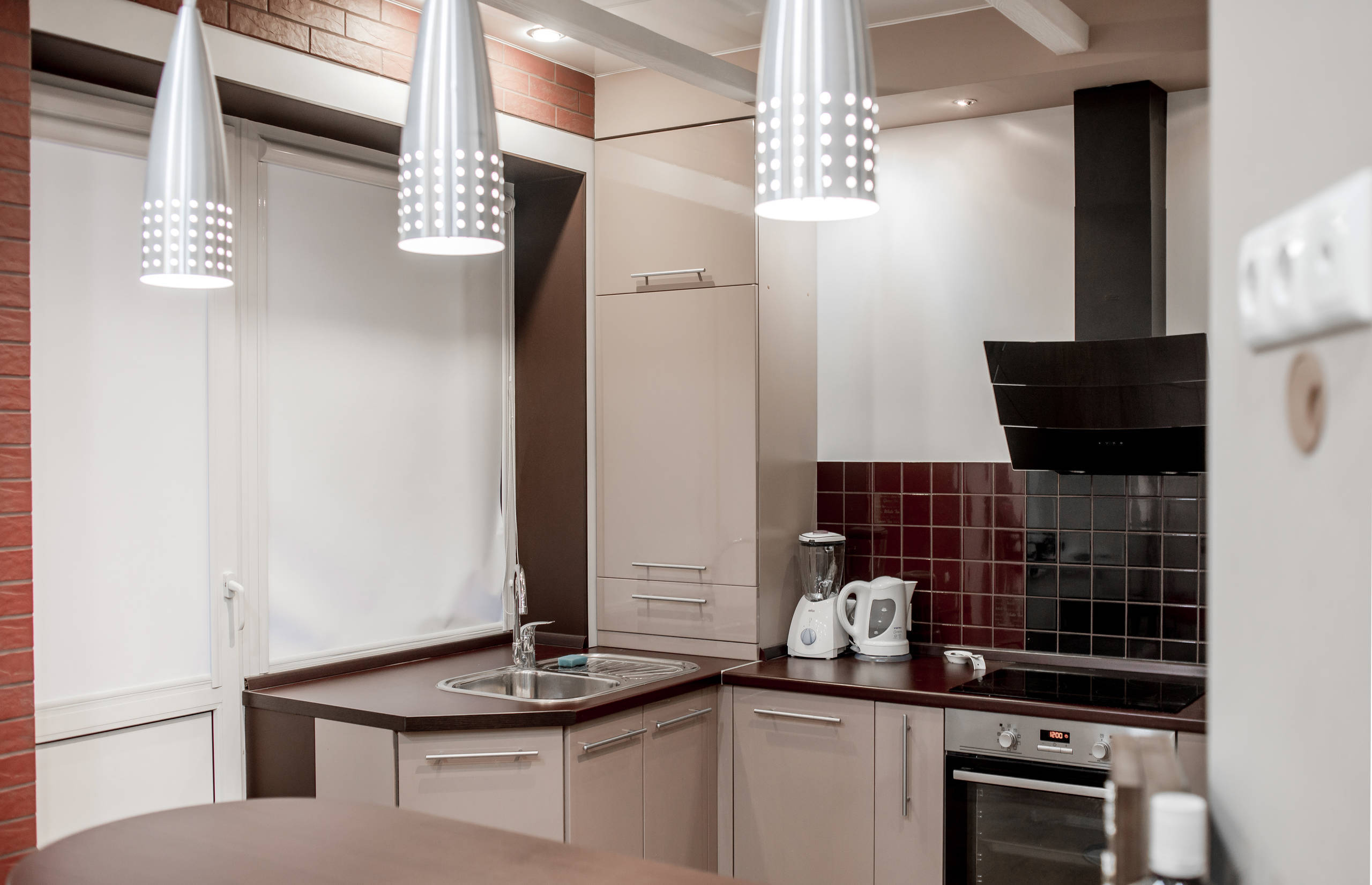 Интерьер кухни с подсветкой светодиодной в современном стиле