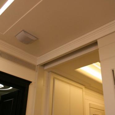 Интерьер гостиной с нишей с подсветкой и с подсветкой  смотреть на Basicdecor