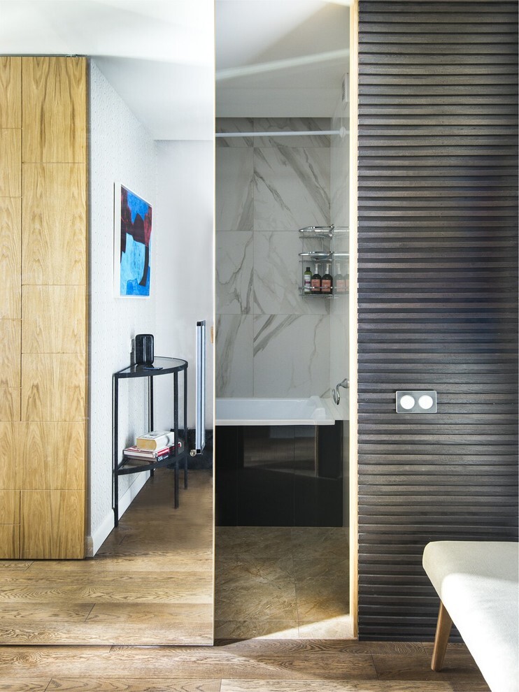 Интерьер ванной с перегородкой и перегородкой раздвижной в современном стиле