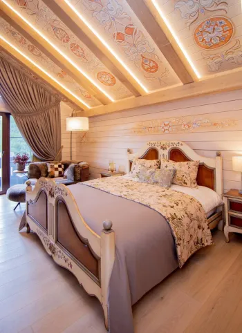 Интерьер спальни с в деревянном доме в стиле кантри смотреть на Basicdecor