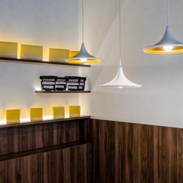 Интерьер cветильниками над столом  смотреть на Basicdecor