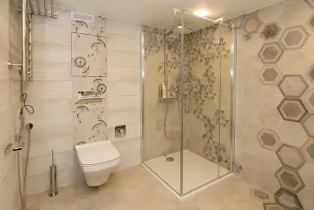 Интерьер ванной с душевой из плитки и без окна  смотреть на Basicdecor