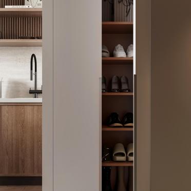 Интерьер с кладовкой, шкафом у кровати и хранением обуви  смотреть на Basicdecor