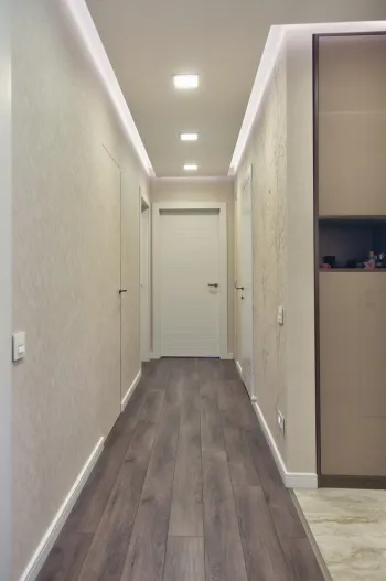 Интерьер c подсветкой в современном стиле смотреть на Basicdecor