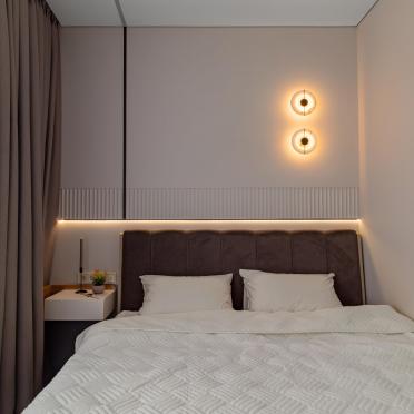 Интерьер спальни cветильниками над кроватью  смотреть на Basicdecor