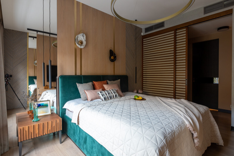 Интерьер спальни cветильниками над кроватью в современном стиле, в стиле лофт и в стиле кантри