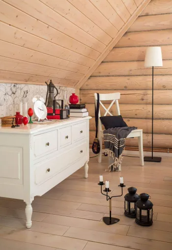 Интерьер с на мансарде и в деревянном доме в стиле кантри смотреть на Basicdecor