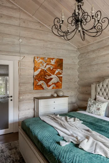 Интерьер спальни с в деревянном доме  смотреть на Basicdecor