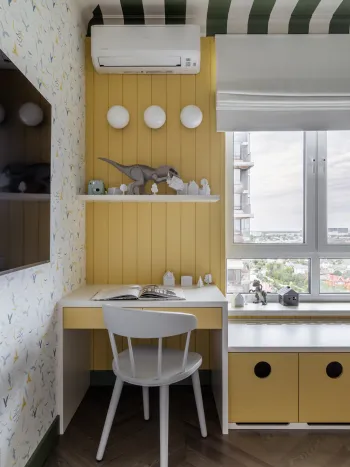 Интерьер детской c рабочим местом и рабочим столом у окна  смотреть на Basicdecor