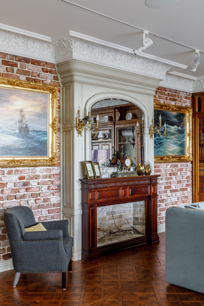 Интерьер гостиной с картинами над камином в классическом стиле