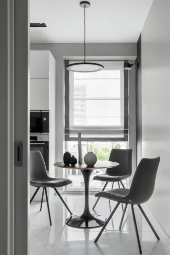 Интерьер кухни с жалюзи в современном стиле смотреть на Basicdecor