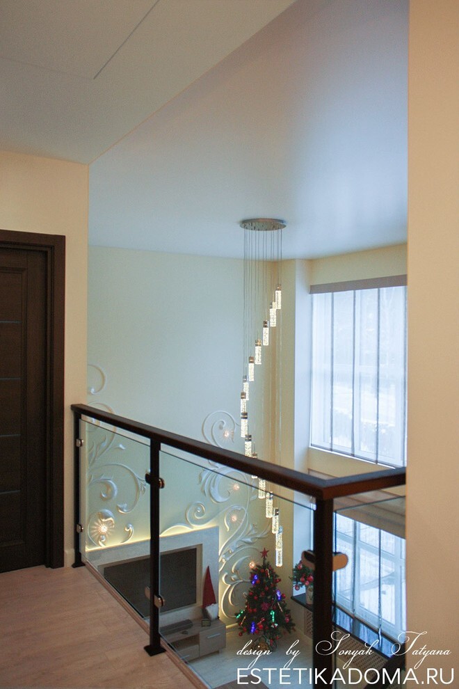 Интерьер cветовыми линиями, рейками с подсветкой, подсветкой настенной и подсветкой светодиодной в современном стиле