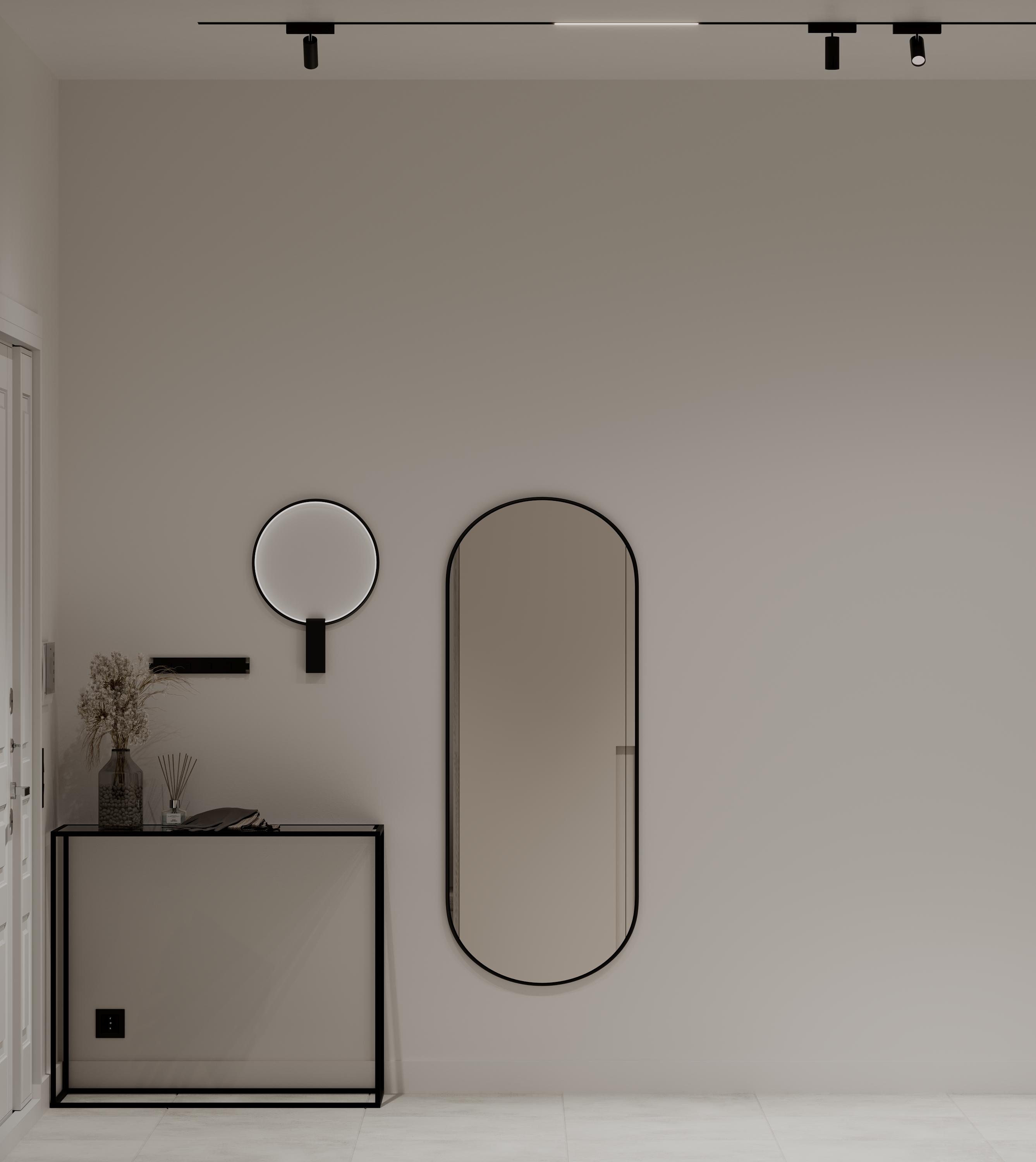 Интерьер ванной с зеркалом на двери