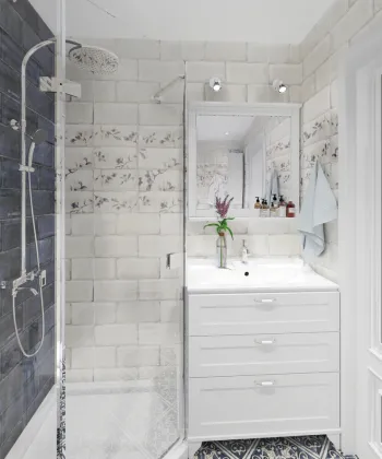 Интерьер ванной с душевой из плитки в современном стиле смотреть на Basicdecor