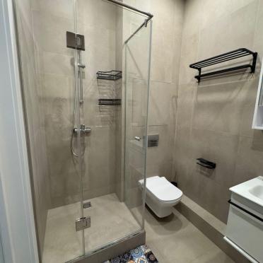 Интерьер ванной с душевой из плитки  смотреть на Basicdecor