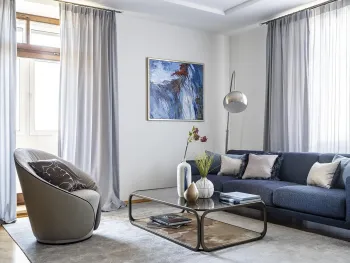 Интерьер гостиной с картинами над камином  смотреть на Basicdecor