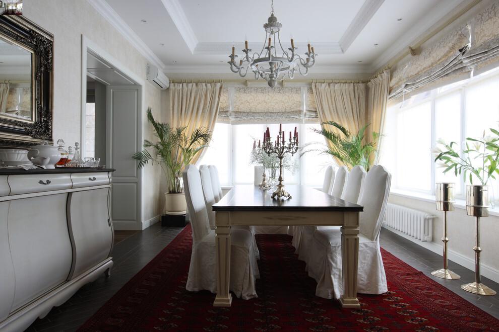 Интерьер столовой в классическом стиле и готике