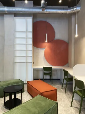 Интерьер офиса с проходной  смотреть на Basicdecor