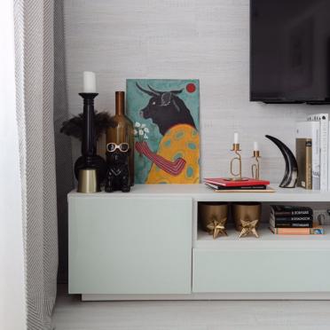 Интерьер с телевизором на стене  смотреть на Basicdecor