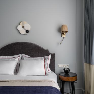 Интерьер спальни cветильниками над кроватью  смотреть на Basicdecor