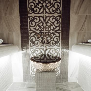 Интерьер ванной в модернизме и марокканском смотреть на Basicdecor