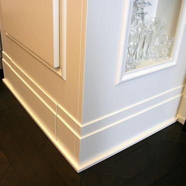 Интерьер кухни с нишей с подсветкой  смотреть на Basicdecor