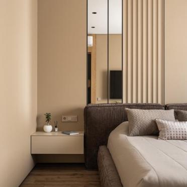 Интерьер спальни с жалюзи и дверными жалюзи  смотреть на Basicdecor