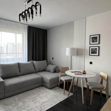 Интерьер гостиной cветильниками над столом  смотреть на Basicdecor
