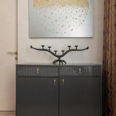 Интерьер с проходной и зеркалом на двери  смотреть на Basicdecor