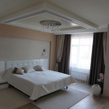 Интерьер спальни cветильниками над кроватью  смотреть на Basicdecor