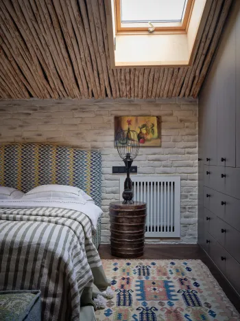 Интерьер спальни с на мансарде в марокканском смотреть на Basicdecor