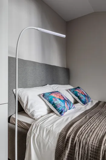 Интерьер спальни cветильниками над кроватью  смотреть на Basicdecor