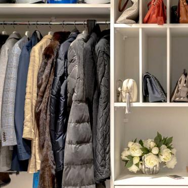Интерьер с хранением верхней одежды  смотреть на Basicdecor