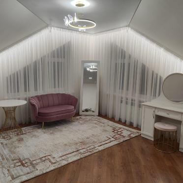 Интерьер гостиной c подсветкой  смотреть на Basicdecor