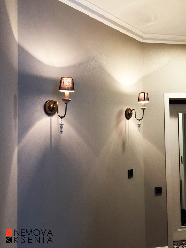 Интерьер коридора с подсветкой настенной в классическом стиле