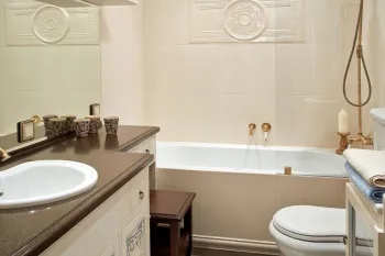 Интерьер ванной в стиле кантри и рококо смотреть на Basicdecor