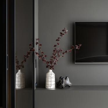 Интерьер гостиной с нишей для телевизора  смотреть на Basicdecor