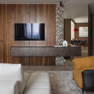 Интерьер гостиной с телевизором на стене  смотреть на Basicdecor