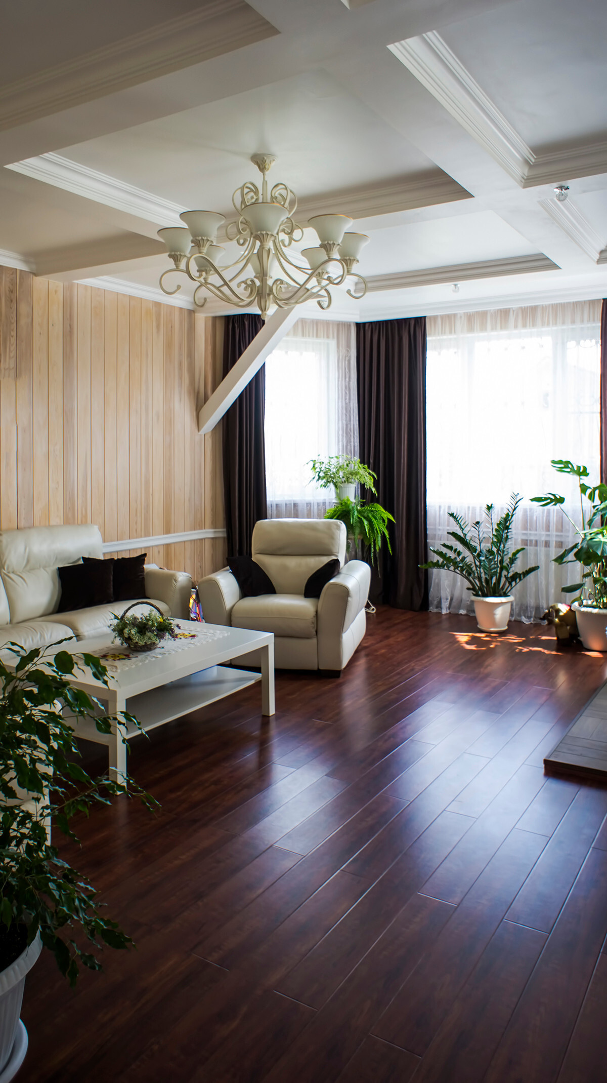 Интерьер гостиной с в деревянном доме в современном стиле